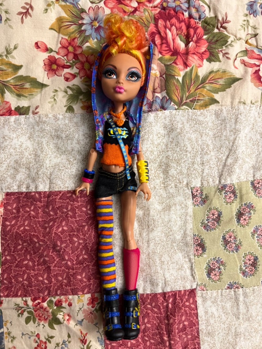 Howleen Monster High Doll - Picture 3 of 10
